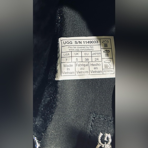 NWOB Ugg SZ 7 black/white Hi Shine Spaceslider. SEE MANUFACTURER’S DESCRIPTION - Picture 8 of 11